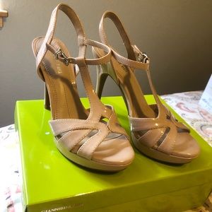NEW WITH TAGS Gianni Bini Heels